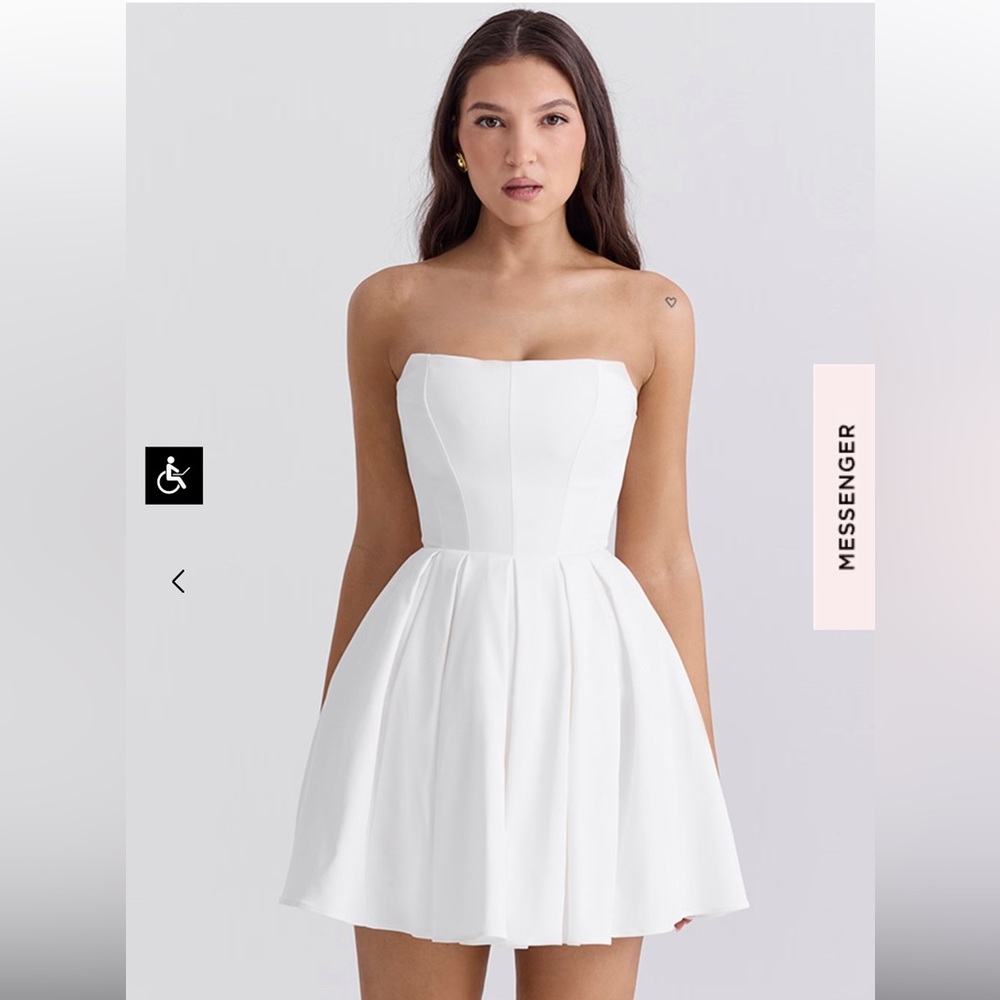 EMMANUELA
WHITE STRAPLESS PLEATED MINI DRESS